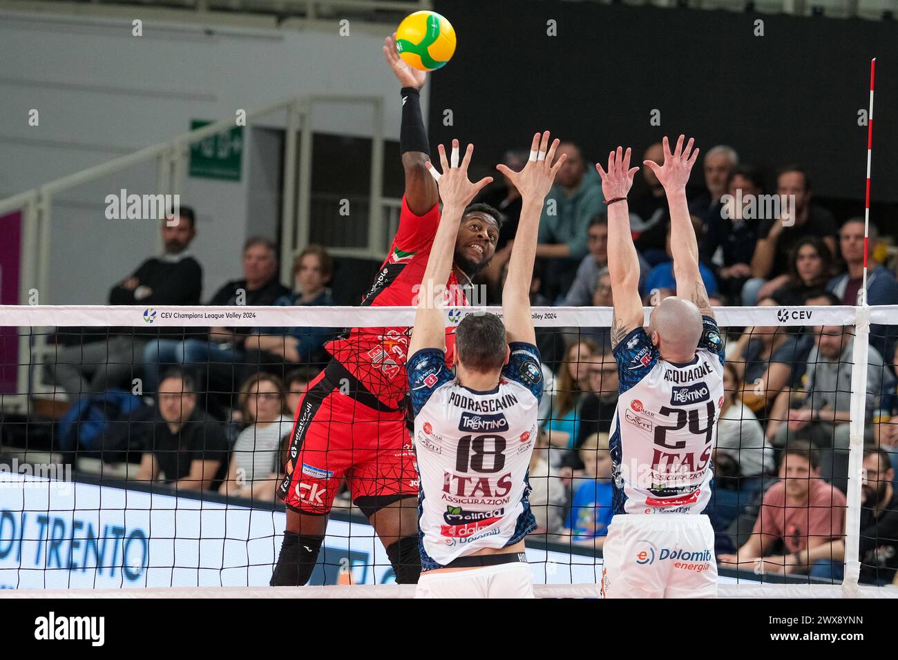 ITAS Trentino VS cucine Lube Civitanova - 1° turno di semifinali della CEV Volley Champions League 2023/2024 Foto Stock