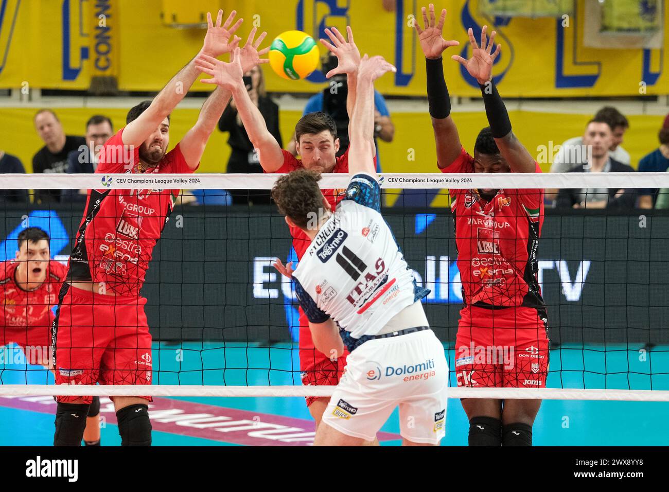 ITAS Trentino VS cucine Lube Civitanova - 1° turno di semifinali della CEV Volley Champions League 2023/2024 Foto Stock