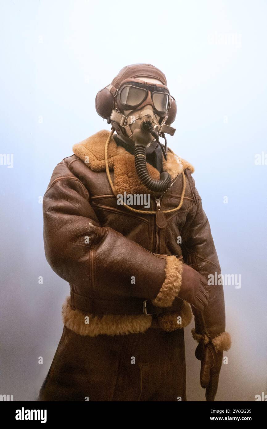 WW2 Users with Oxygen mask Science Museum, Kensington, Londra, Inghilterra, Regno Unito Foto Stock