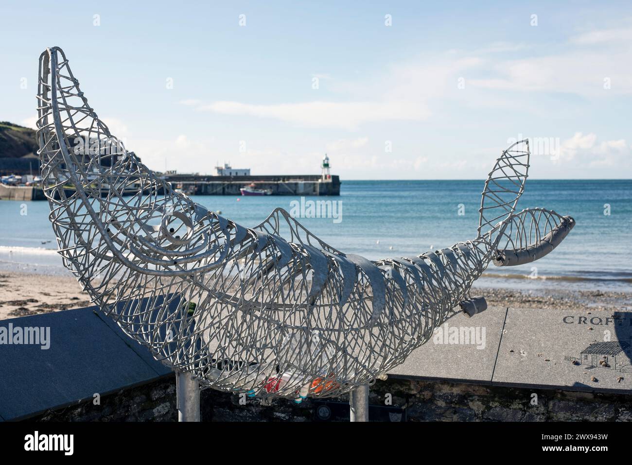 Statua di metallo del delfino, Port Erin, Isola di Man Foto Stock
