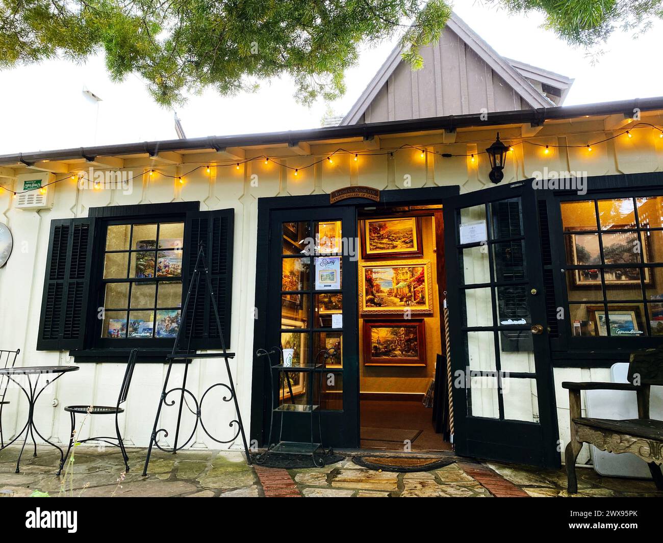 Thomas Kinkade Studio in the Garden, Carmel-by-the-Sea, California, Stati Uniti, la prima galleria d'arte Thomas Kinkade aperta al pubblico. Foto Stock