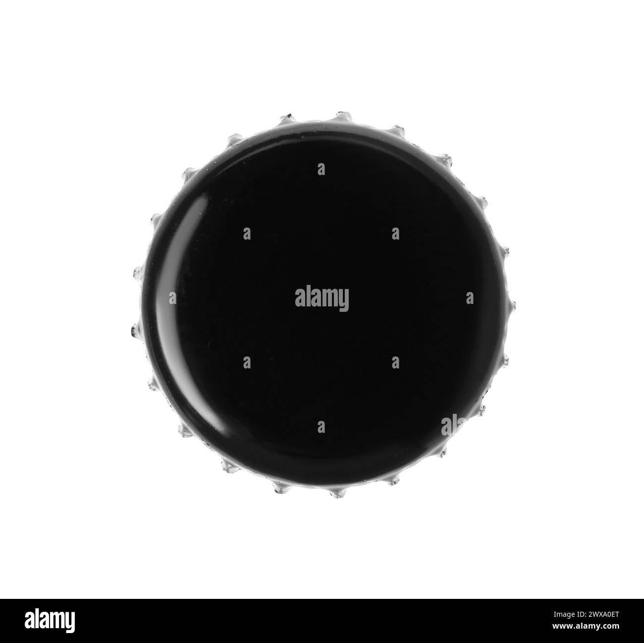 Un tappo in bottiglia di birra nero isolato su bianco, vista dall'alto Foto Stock