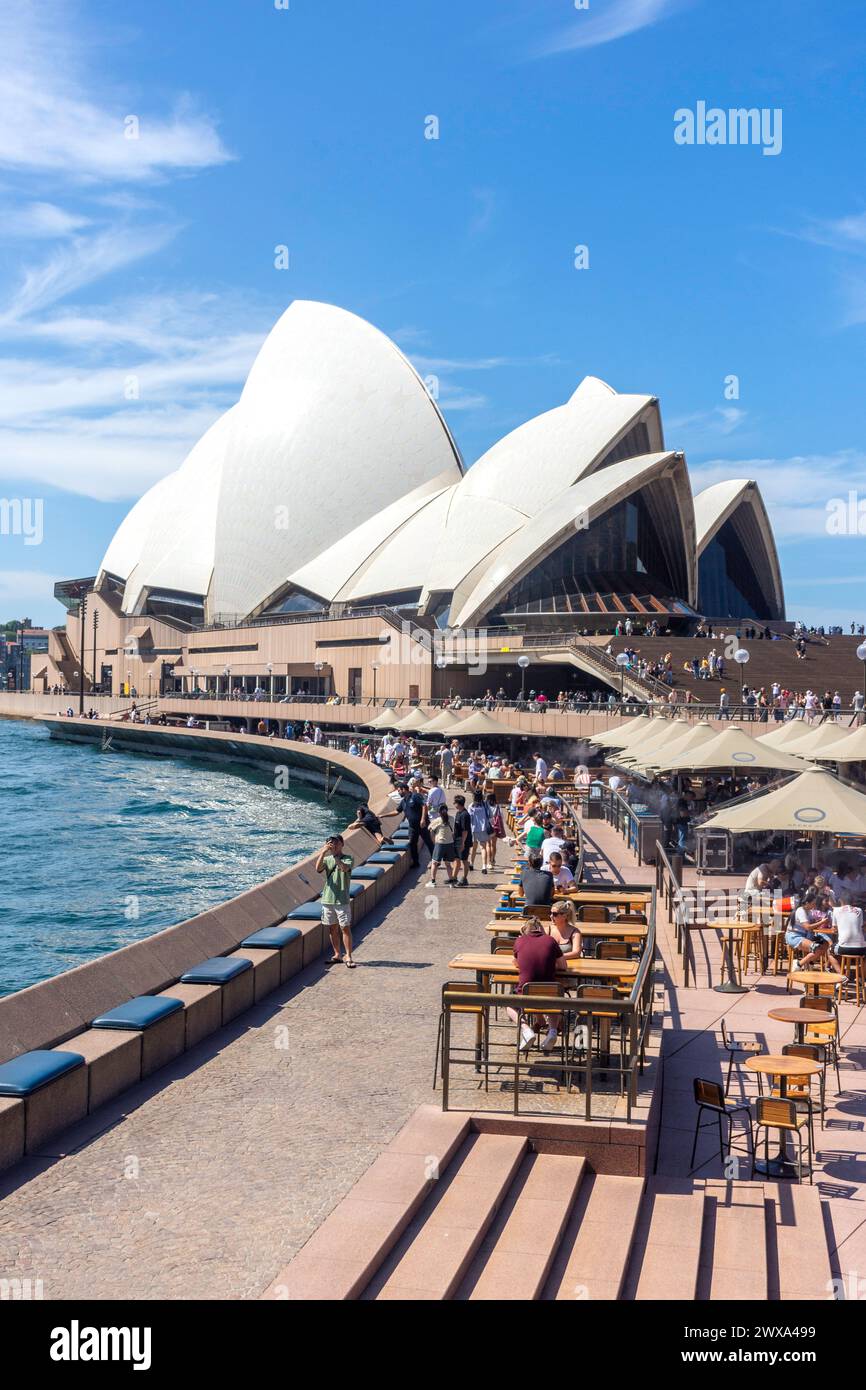 Sydney Opera House su Bennelong Point, Sydney Harbour , Sydney, New South Wales, Australia Foto Stock