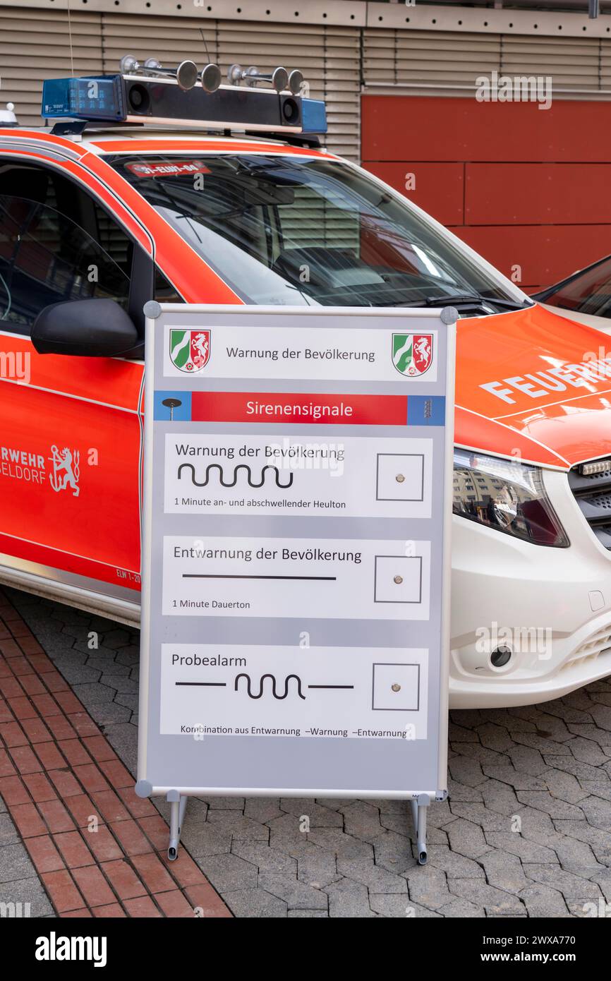 Giorno di allerta in NRW, i dispositivi di avviso a livello statale come sirene, app di avviso, trasmissione cellulare e pannelli informativi digitali sono stati attivati con un test Foto Stock