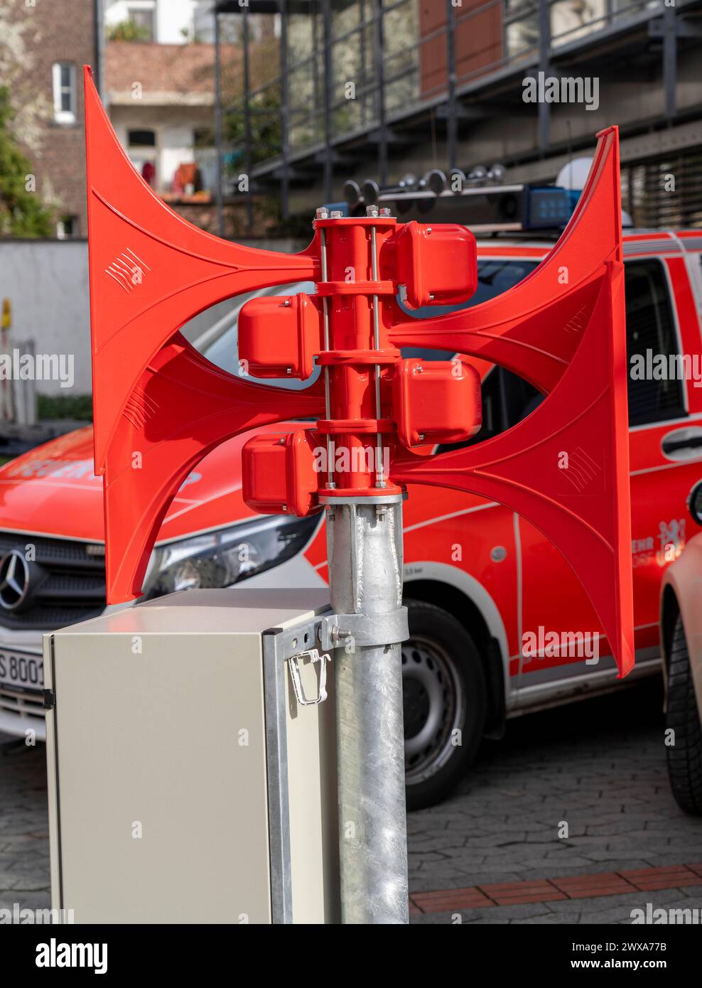 Giorno di allerta in NRW, i dispositivi di avviso a livello statale come sirene, app di avviso, trasmissione cellulare e pannelli informativi digitali sono stati attivati con un test Foto Stock