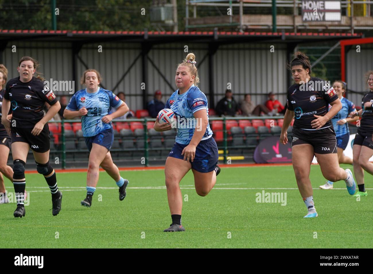 Molly Reardon in azione per la Cardiff Demons Rugby League Foto Stock