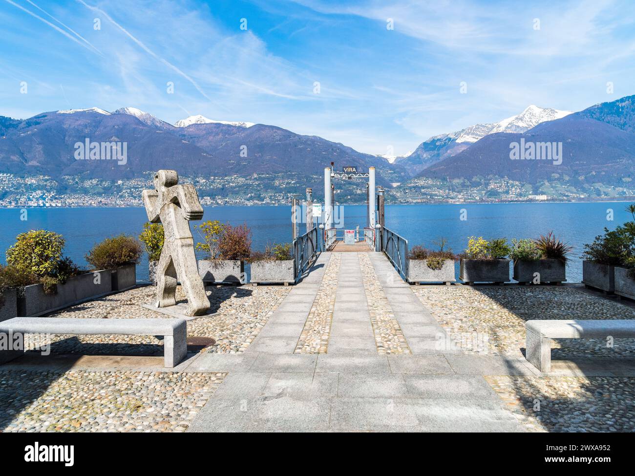 Molo della Vira sul Lago maggiore a Vira Gambarogno, distretto di Locarno, in Ticino, Svizzera Foto Stock