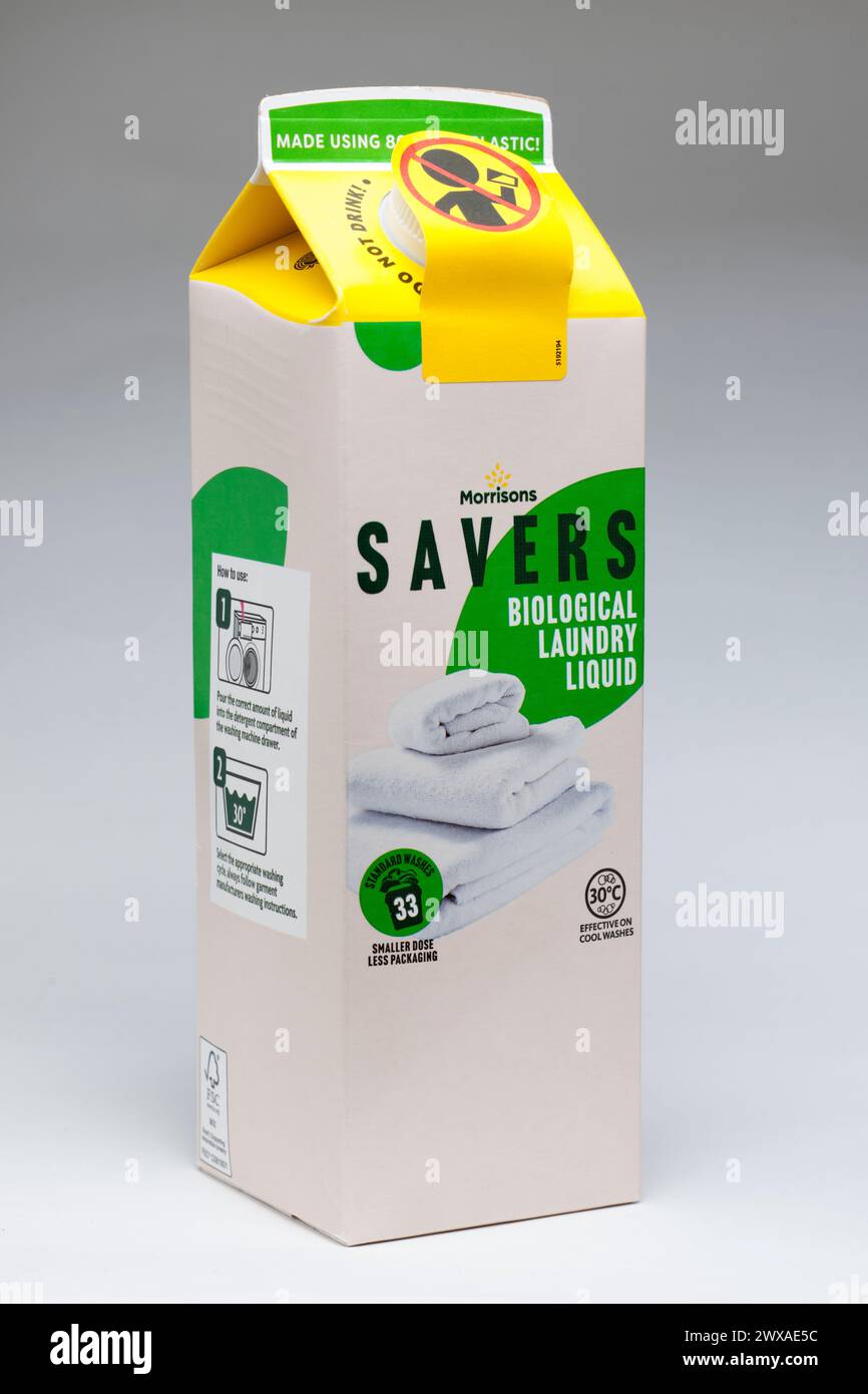 Cartone di Morrisons Savers Biological Laundry Liquid 33 lavaggi Foto Stock