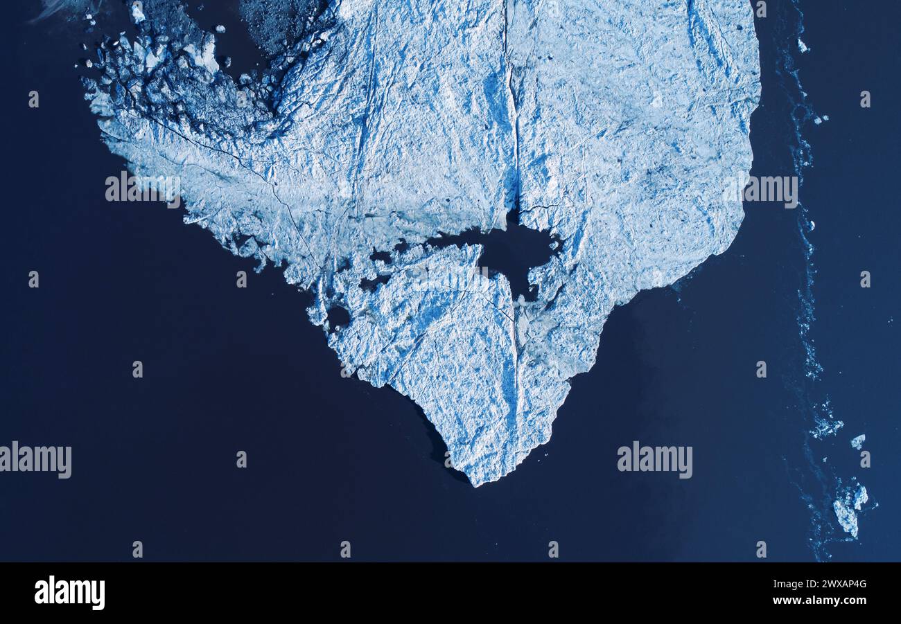 Calotta di ghiaccio che si scioglie dall'alto, fotografia di droni, concetto di riscaldamento globale Foto Stock