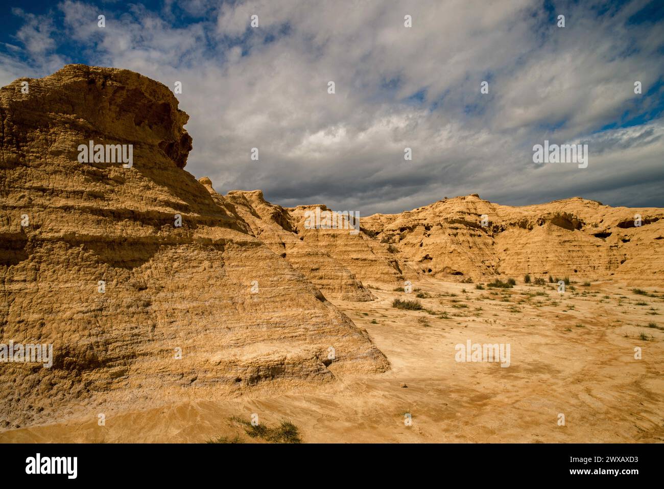 Il Parco naturale delle Bardenas Reales in Navarra, dichiarato riserva della biosfera dall'UNESCO, è il più grande sito desertico d'Europa, con alcuni punti molto pittoreschi che ci ricordano i paesaggi lunari. La sesta stagione di "Game of Thrones" è stata parzialmente girata qui. Foto di Denis Prezat/ABACAPRESS.COM credito: Abaca Press/Alamy Live News Foto Stock