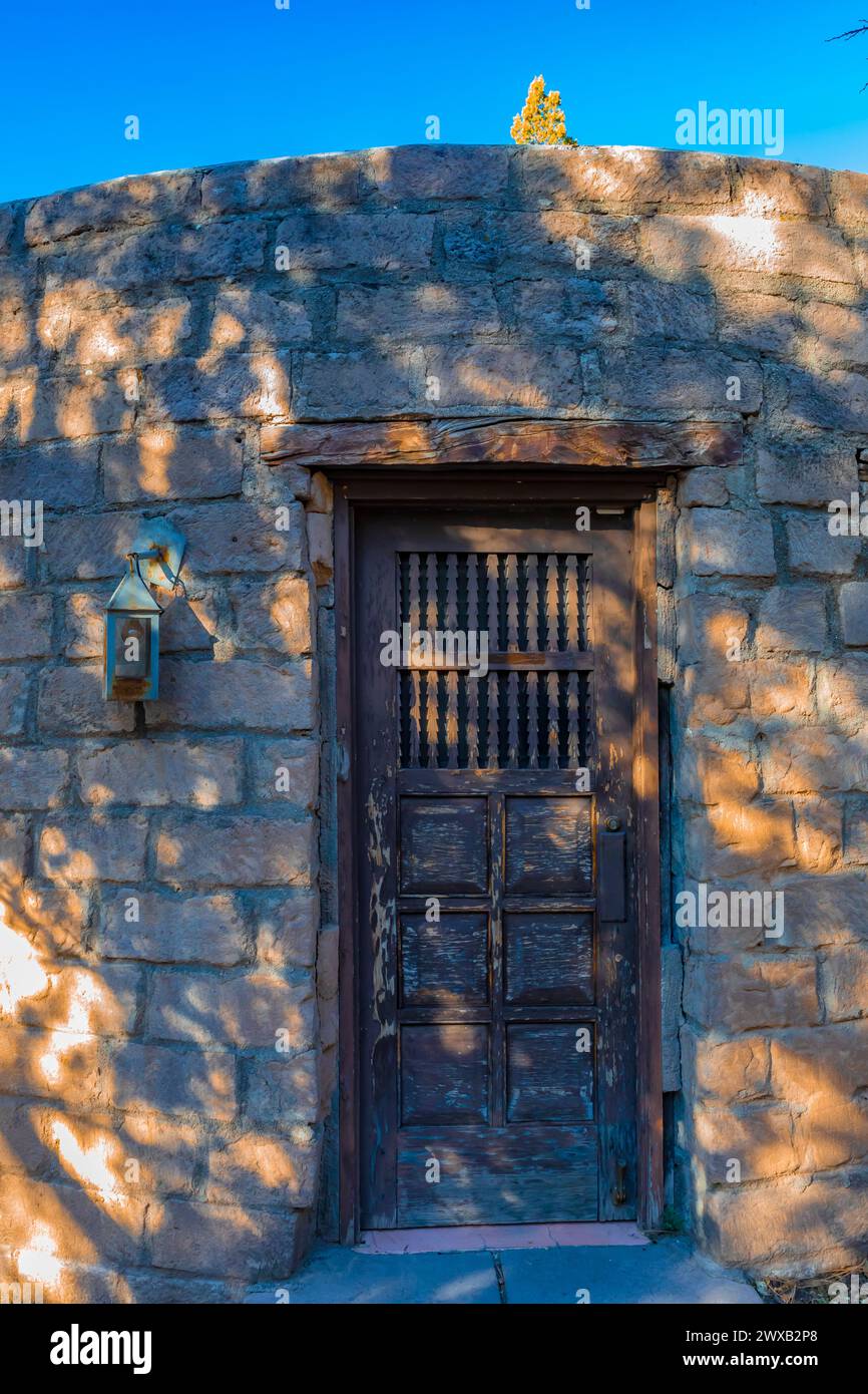 Parte del complesso di quartieri generali costruito dal CCC in stile revival Pueblo, Bandelier National Monument, New Mexico, USA Foto Stock