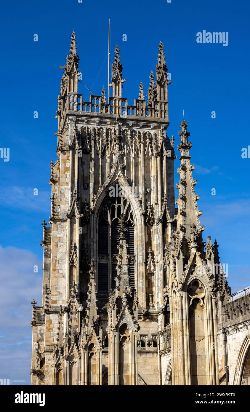 Vista verso West Towers, cattedrale di York Minster, York, Inghilterra Foto Stock