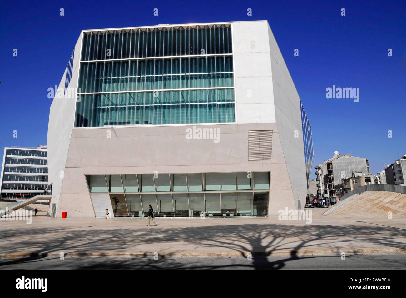 Casa da musica, vista parziale, apertura 2005, sala concerti municipale, Porto, moderno edificio cubista con facciata in vetro a Porto, Porto, a nord Foto Stock