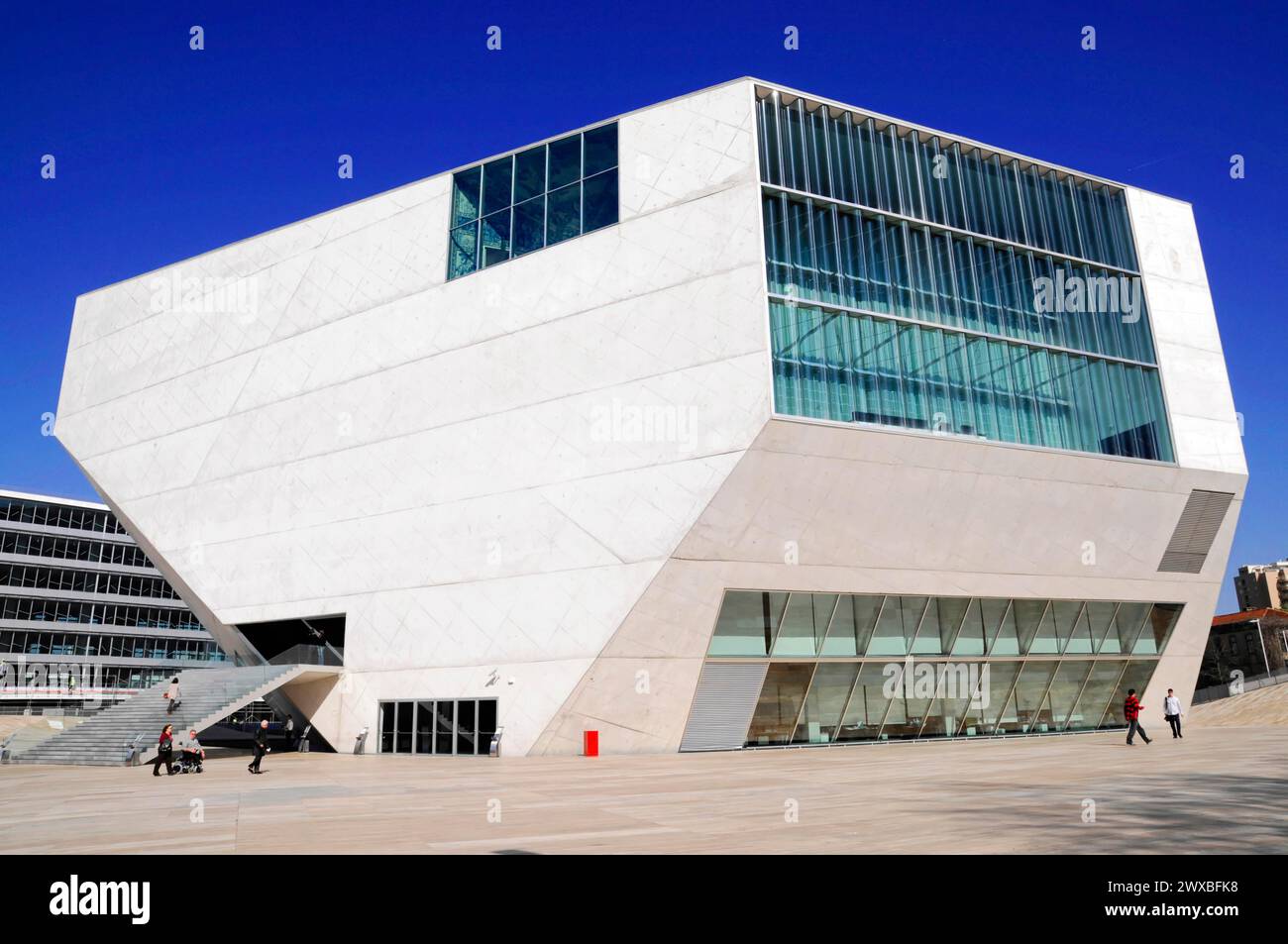 Casa da musica, vista parziale, apertura 2005, sala concerti municipale, Porto, moderno edificio cubista con facciata in vetro a Porto, Porto, a nord Foto Stock
