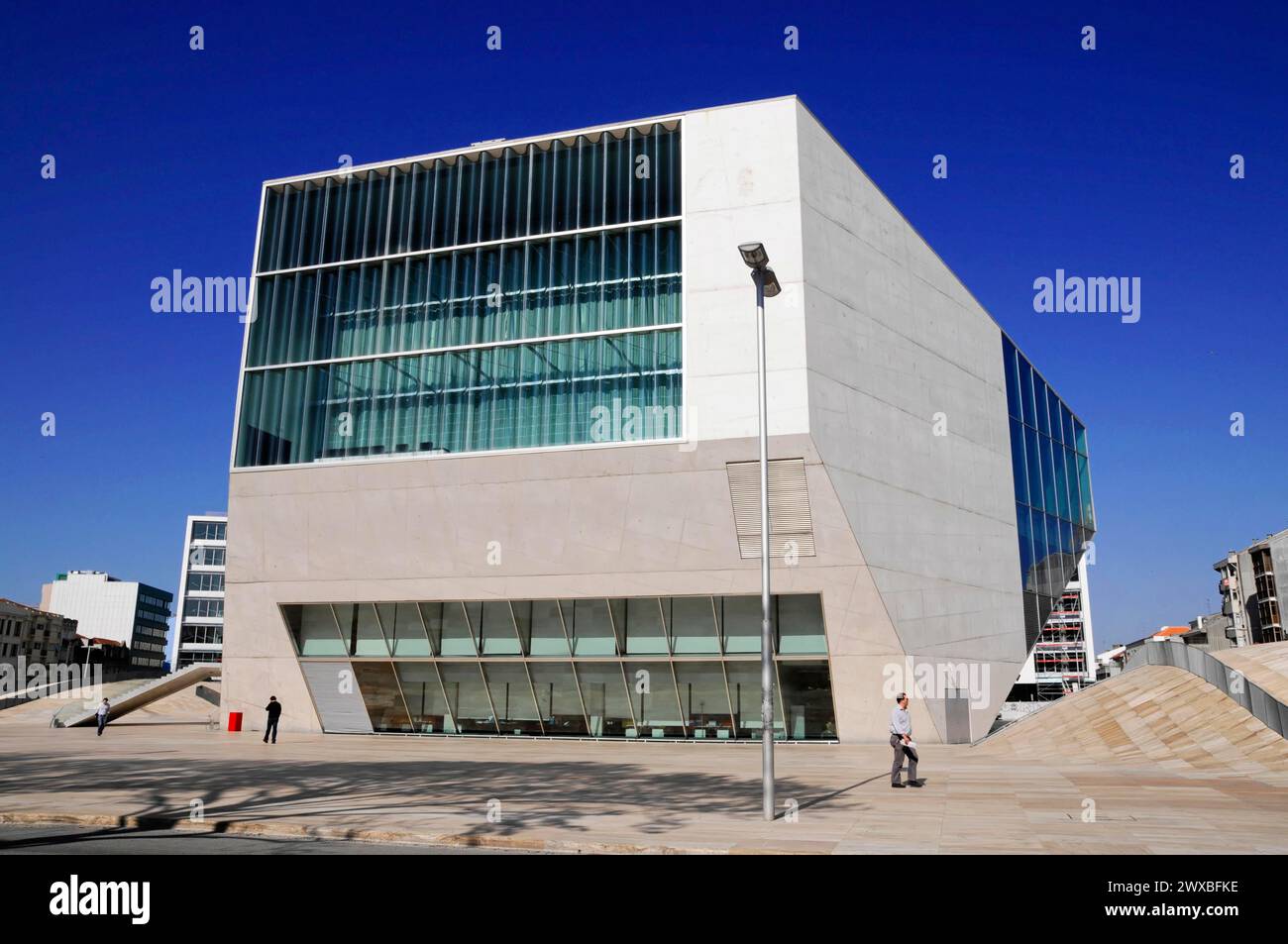 Casa da musica, vista parziale, apertura 2005, sala concerti municipale, Porto, moderno edificio cubista con facciata in vetro a Porto, Porto, a nord Foto Stock