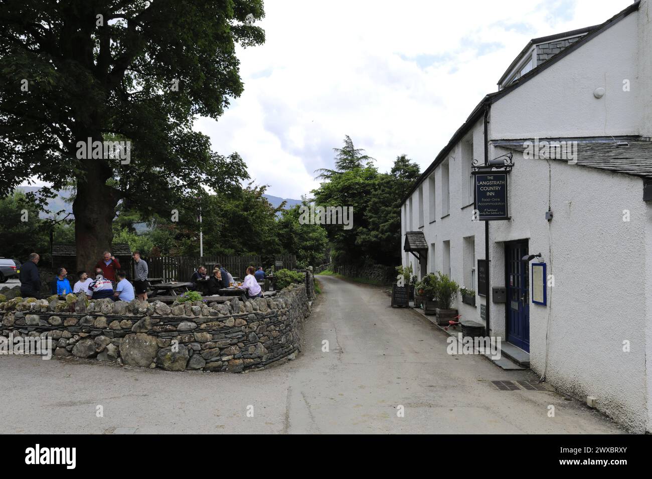 Langstrath Country Inn, villaggio di Stonethwaite nella valle di Stonethwaite, Allerdale, Lake District National Park, Cumbria, Inghilterra, Regno Unito Foto Stock