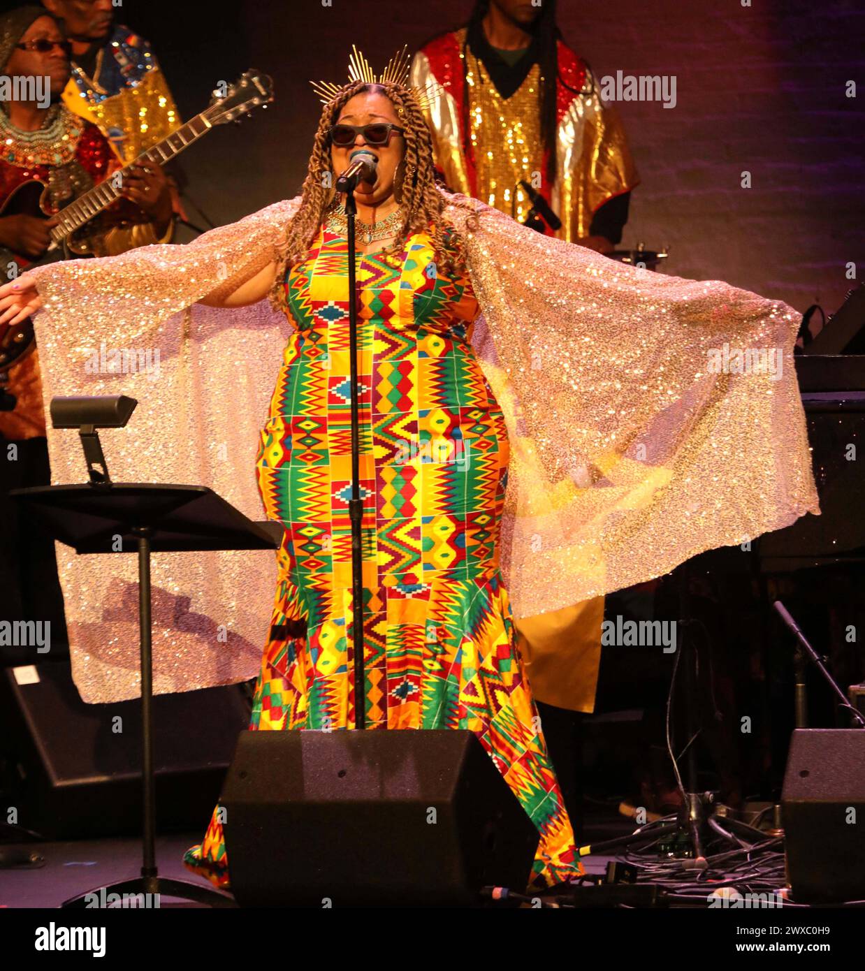 28 marzo 2024, New York, New York, USA: La cantante jazz TARA MIDDLETON dal SOLE RA ARKESTRA si esibisce durante la Jazz Foundation of Americaâ€™S â€˜A Great Night in Harlemâ€™ 2024 Concerto di gala tenuto presso l'Apollo Theater. (Credit Image: © Nancy Kaszerman/ZUMA Press Wire) SOLO PER USO EDITORIALE! Non per USO commerciale! Foto Stock