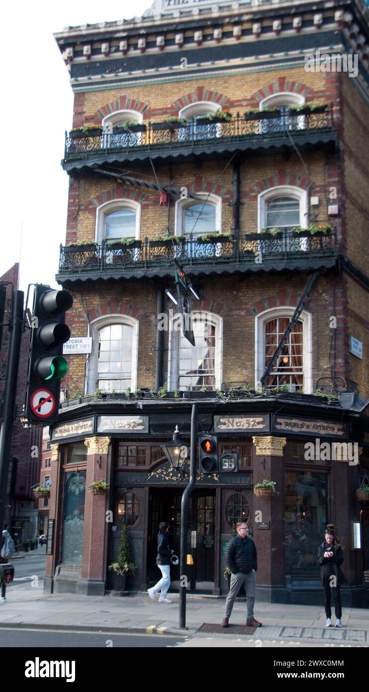 The Albert Pub, Victoria Street, Westminster, Londra, Regno Unito Foto Stock