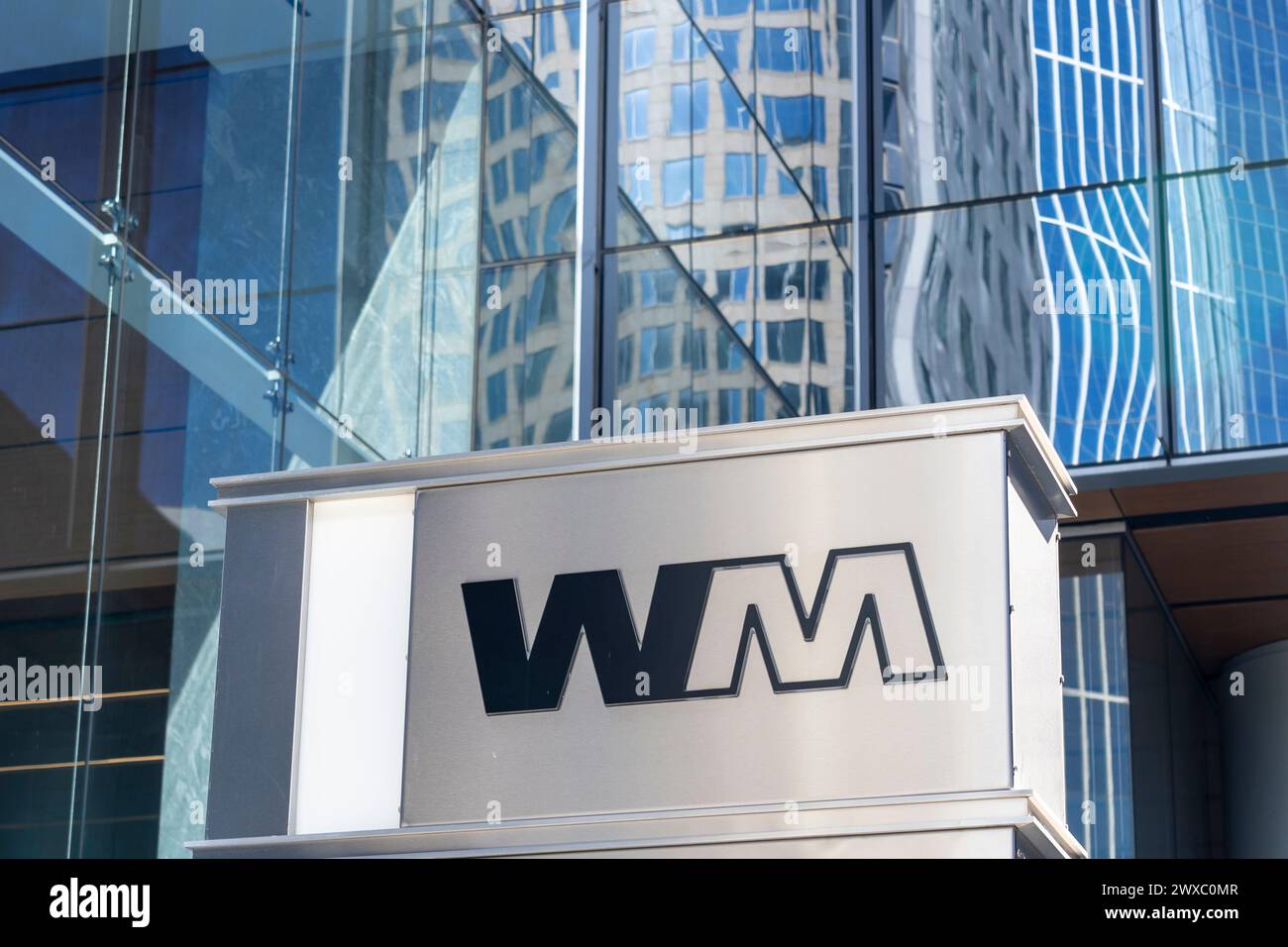 Houston, Texas, USA - 27 febbraio 2022: Logo WM presso la sede centrale di Houston, Texas, USA. Foto Stock