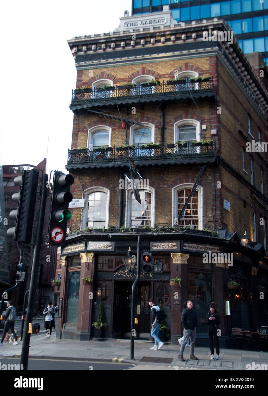 The Albert Pub, Victoria Street, Westminster, Londra, Regno Unito Foto Stock