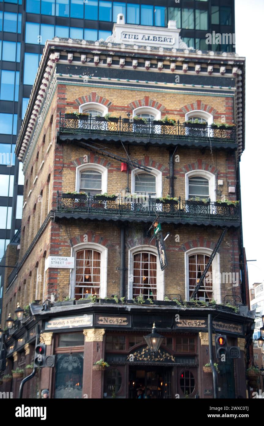 The Albert Pub, Victoria Street, Westminster, Londra, Regno Unito Foto Stock