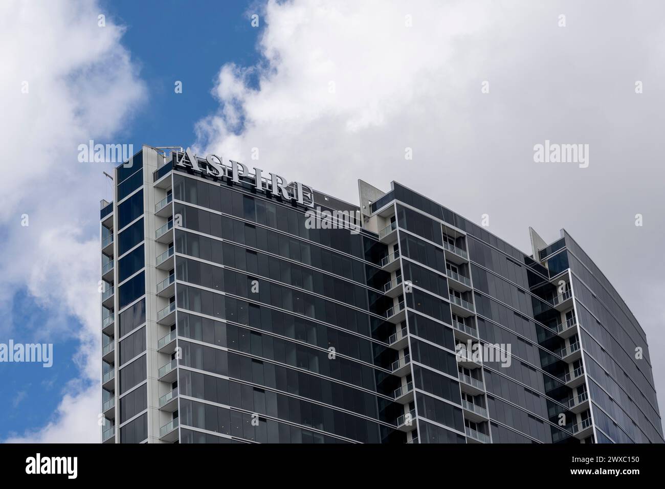 Torre residenziale Aspire Post Oak a 40 piani a Houston, Texas, Stati Uniti. Foto Stock