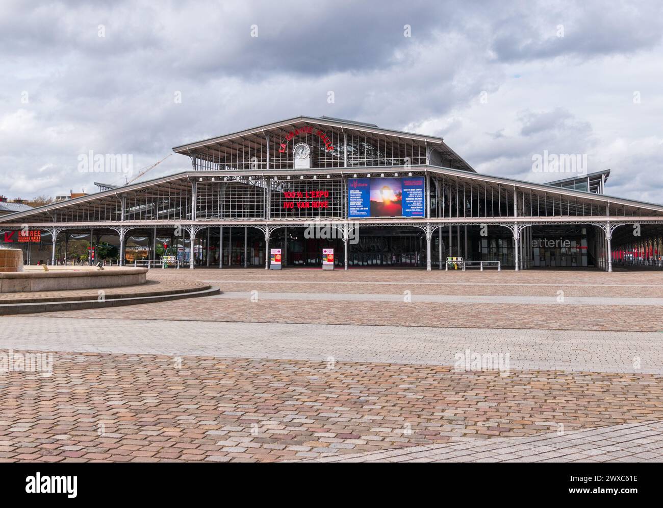 Parigi, Francia - 03 29 2024 : la grande Halle de la Villette Foto Stock