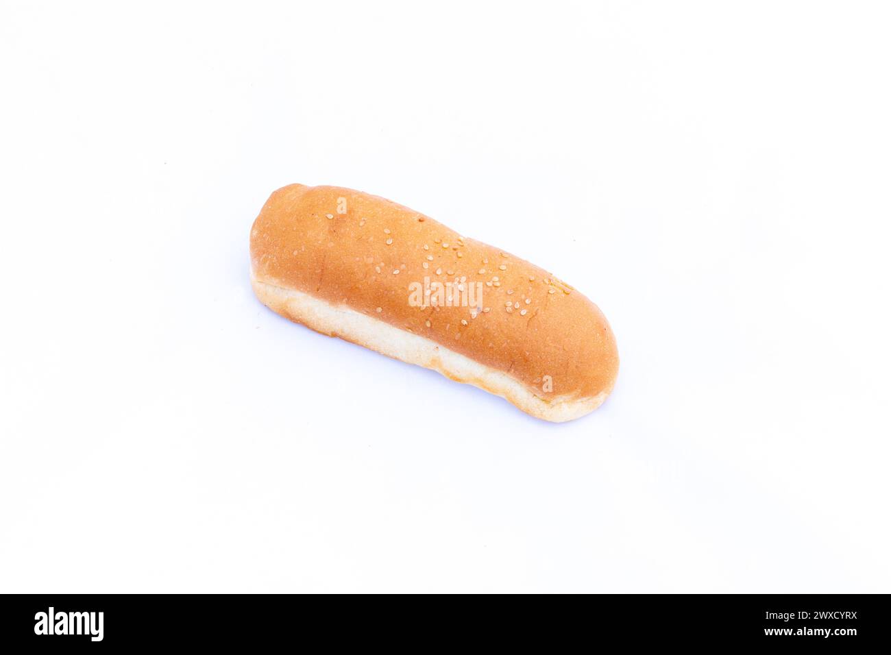 Hot dog BUN su sfondo bianco con spazio di copia. Foto Stock