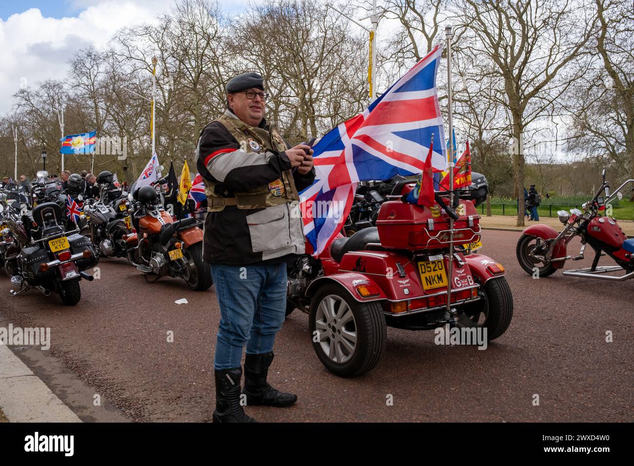 I veterani delle forze armate guidano le loro moto attraverso il centro di Londra a sostegno dei loro compagni di servizio che devono essere processati. Foto Stock