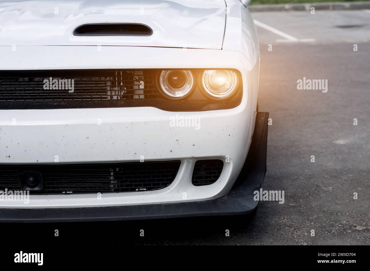 bella macchina bianca potente. moderna automobile sportiva Foto Stock