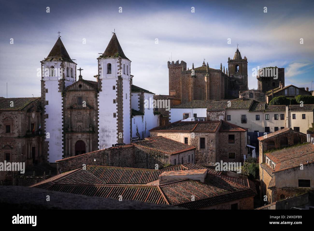 La chiesa di San Francesco Saverio nel centro storico di Caceres. La città è un sito patrimonio dell'umanità dell'UNESCO. Spagna. Foto Stock