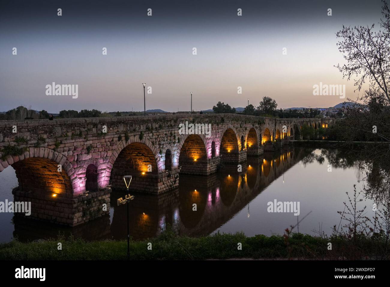 Ponte romano sul fiume Guadiana. Merida. Spagna. Foto Stock