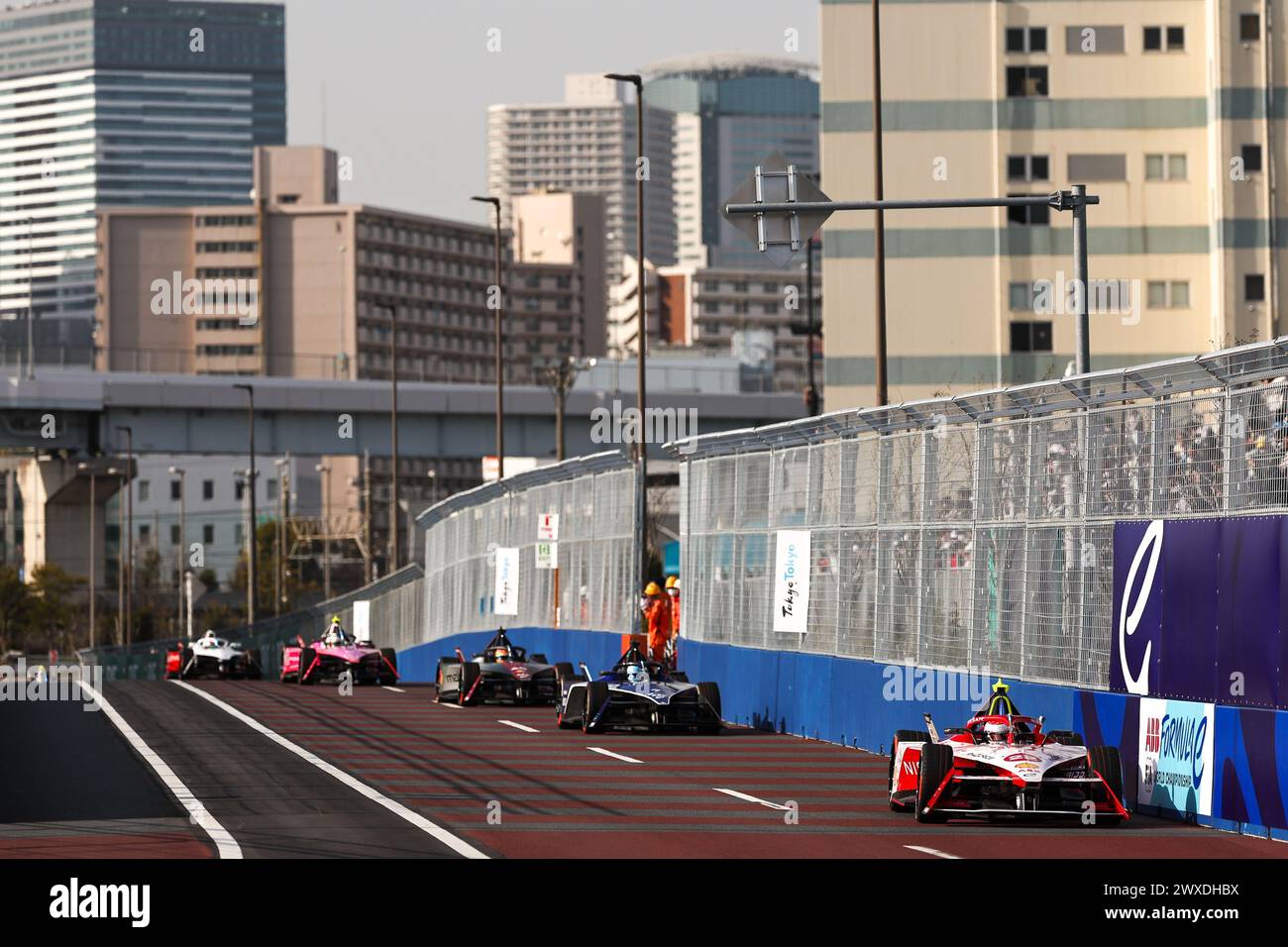 Tokyo, Giappone. 30 marzo 2024. I piloti gareggiano durante l'e-Prix di Tokyo del Campionato del mondo di Formula e FIA a Tokyo, Giappone, 30 marzo 2024. Crediti: Qian Jun/Xinhua/Alamy Live News Foto Stock