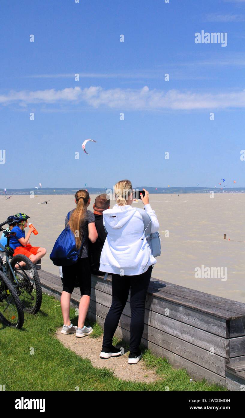 I turisti a Neusiedler SEE, la destinazione preferita per le attività ricreative in Austria Foto Stock