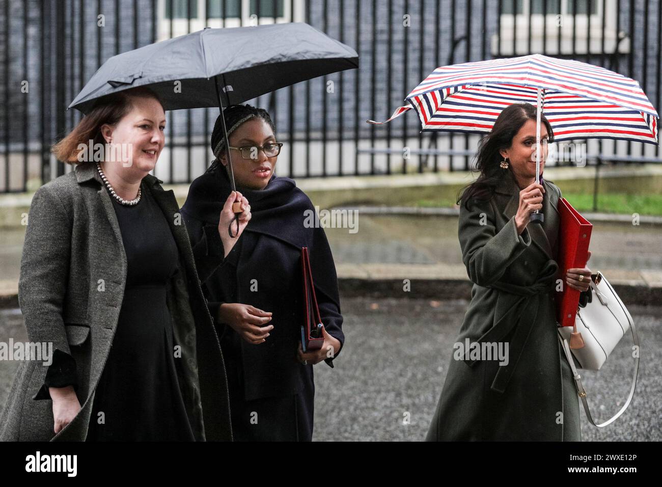 (l-t-r) Victoria Prentiss, Kemi Badenoch, Claire Coutinho, ministri del governo , Downing Street, Londra, Inghilterra Foto Stock