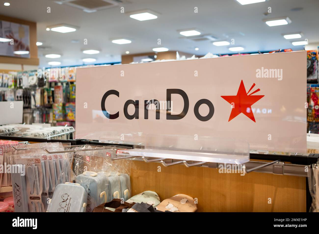 Può fare 100 Yen Thrift Shop in Giappone Foto Stock