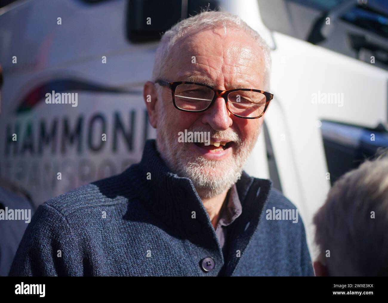 L'ex leader del partito laburista Jeremy Corbyn che partecipa alla manifestazione nazionale Stop the Genocide in Gaza nel centro di Londra. Data foto: Sabato 30 marzo 2024. Foto Stock