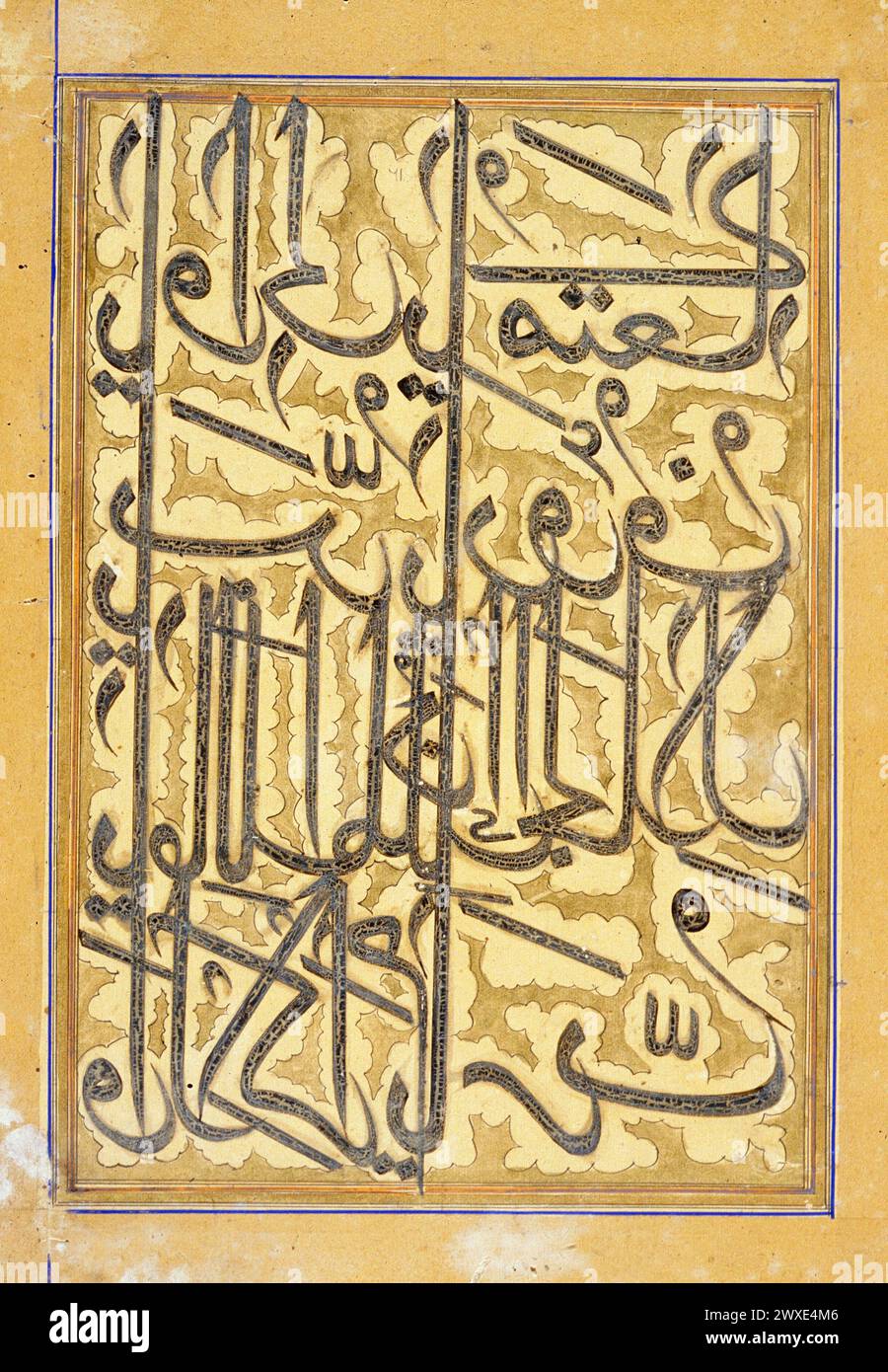 Pagina calligrafica con bordi dorati India, inchiostro del XVIII secolo, acquerello opaco, oro e argento su carta Foglio: 33,3 x 24 cm Foto Stock