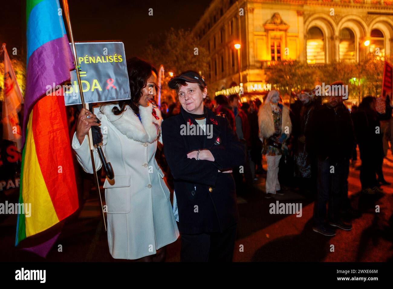 Parigi, Francia, gente di folla, attivisti per l'AIDS, Act U-Paris, marciare con protesta striscione, protesta francese , Anti-AIDS, associazioni, 1 dicembre, intelligenza artificiale mondiale Foto Stock