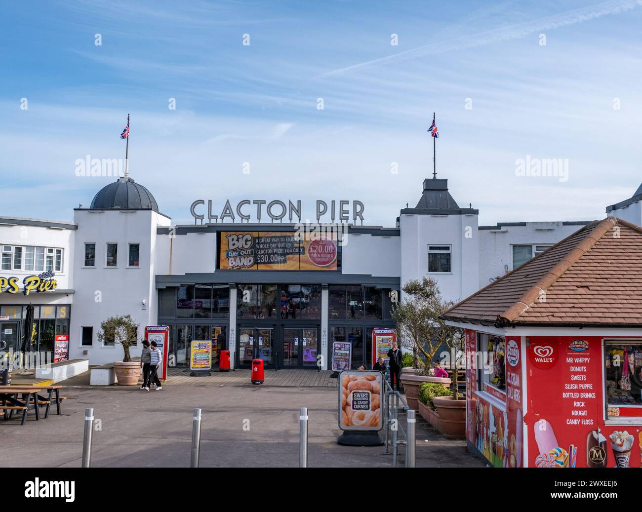 Clacton-on-Sea, Essex, Regno Unito – 20 marzo 2024. L'ingresso al molo di Clacton-on-Sea sulla costa dell'Essex Foto Stock