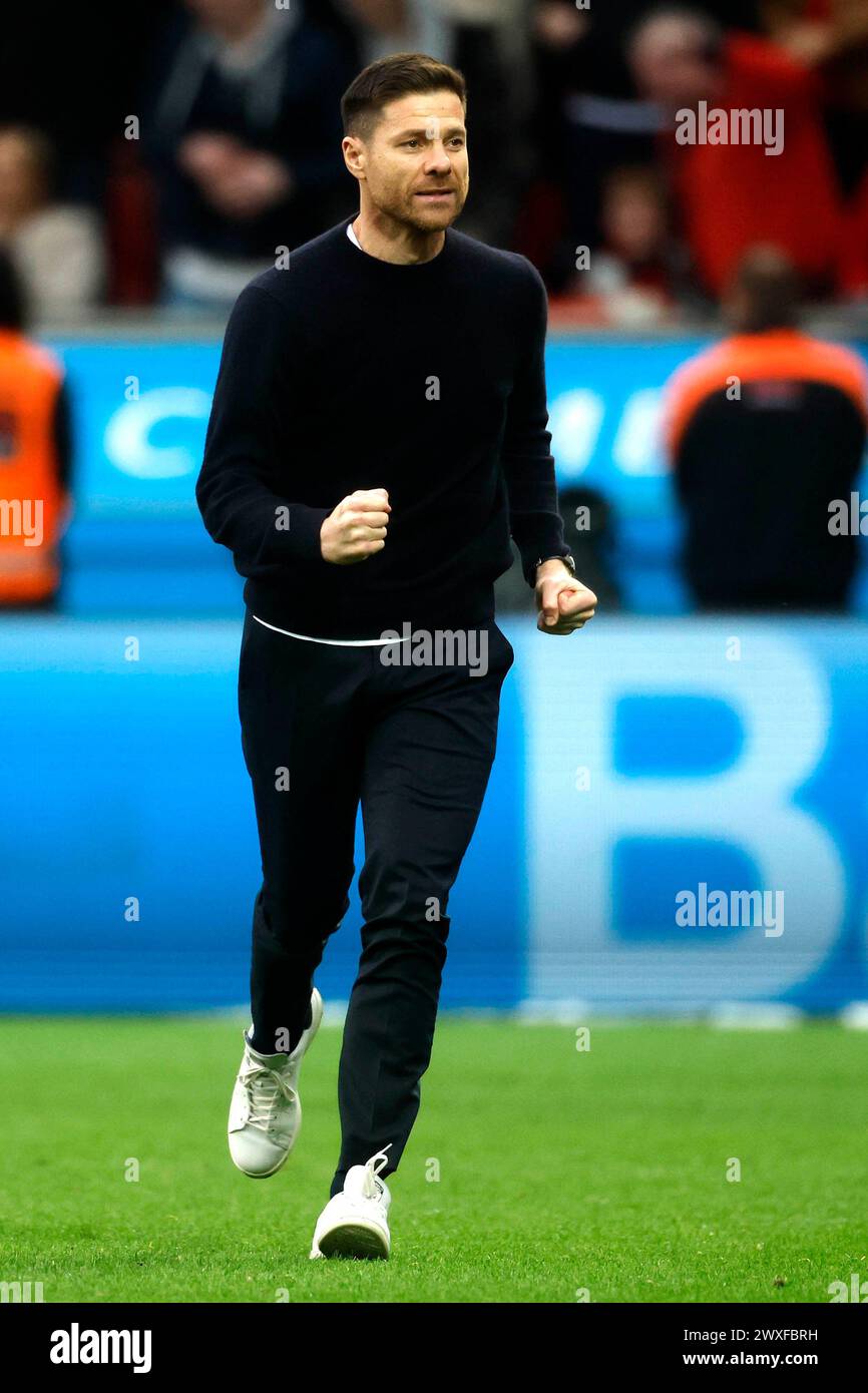 Leverkusen, Deutschland, Germania 1. Fussball Bundesliga, 27. Spieltag, Matchday 27 Bayer 04 Leverkusen : 1899 TSG Hoffenheim 2-1 30. 03. 2024 nella der Bay-Arena di Leverkusen Trainer Xabi ALONSO (LEV) ballt die Fäuste und jubelt über den Siegtreffer foto: Norbert Schmidt, Duesseldorf Foto Stock