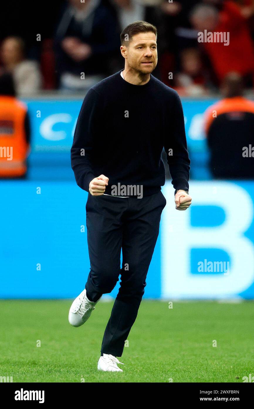 Leverkusen, Deutschland, Germania 1. Fussball Bundesliga, 27. Spieltag, Matchday 27 Bayer 04 Leverkusen : 1899 TSG Hoffenheim 2-1 30. 03. 2024 nella der Bay-Arena di Leverkusen Trainer Xabi ALONSO (LEV) ballt die Fäuste und jubelt über den Siegtreffer foto: Norbert Schmidt, Duesseldorf Foto Stock