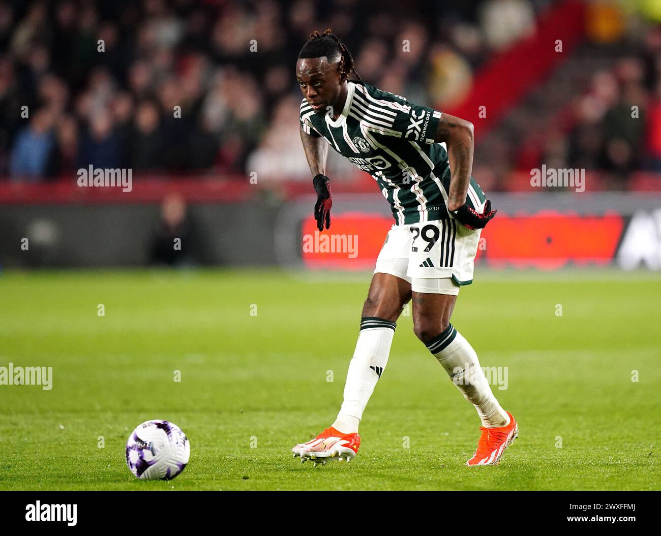 Aaron Wan-Bissaka del Manchester United durante la partita di Premier League al Gtech Community Stadium di Londra. Data foto: Sabato 30 marzo 2024. Foto Stock