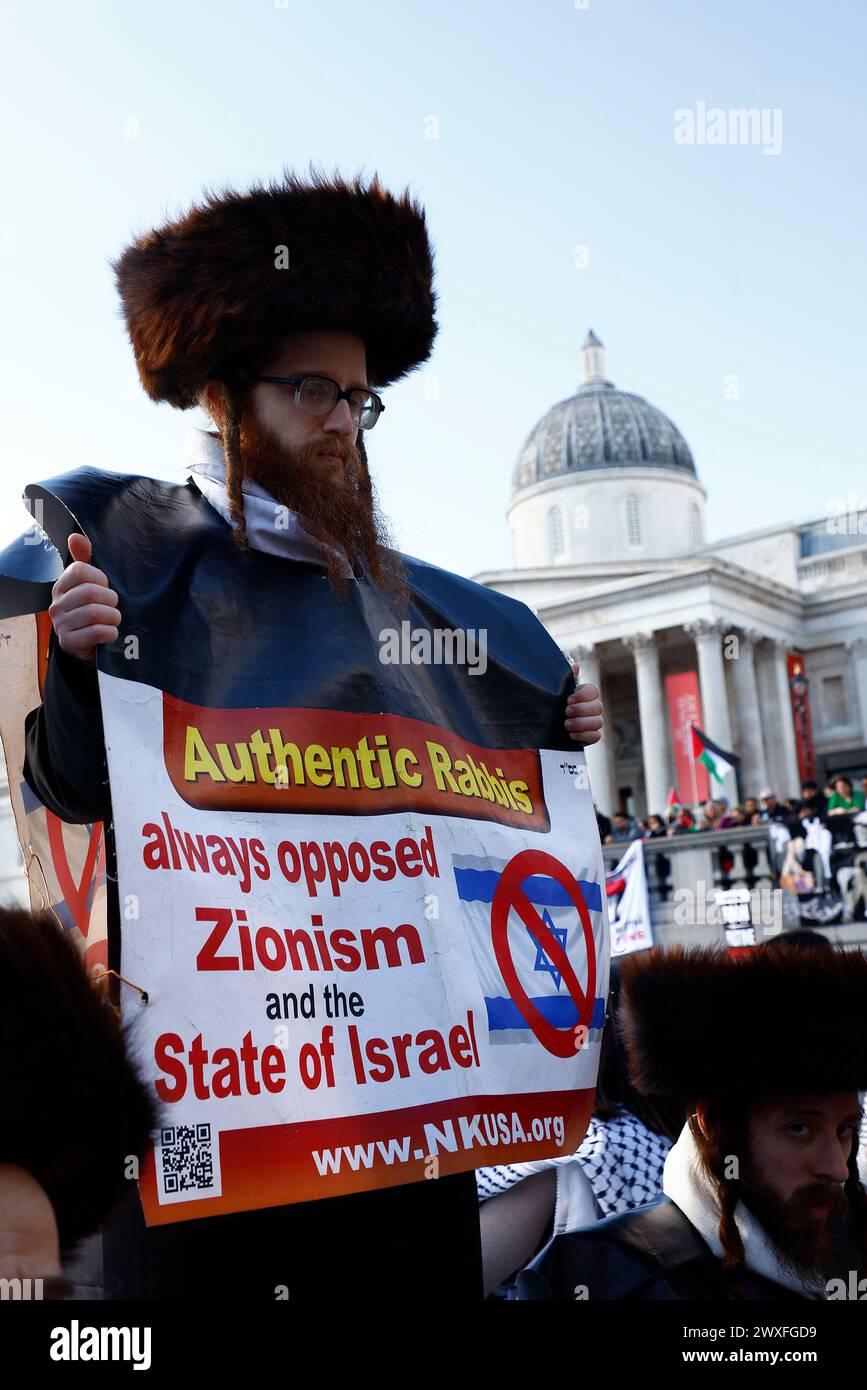 Londra, Regno Unito. 30 marzo 2024. Ebreo ortodosso che protesta contro una protesta pro Palestina, contro Israele. Foto Stock