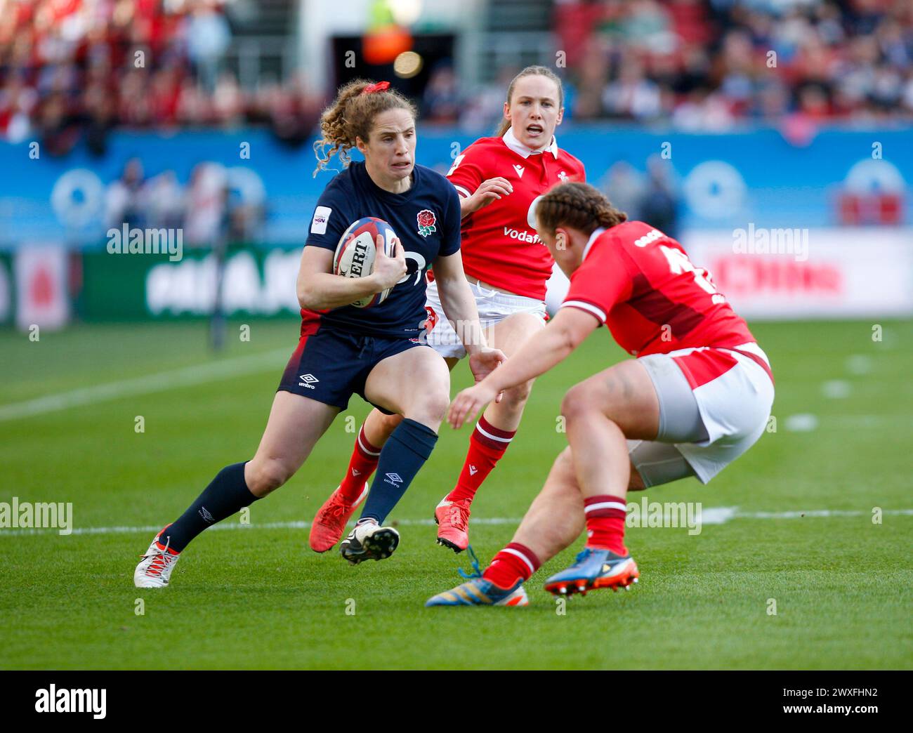 Abby Dow (Trailfinders Women) dell'Inghilterra con il pallone England Women vs Wales Women Round 2 Womens 6 Nations Ashton Gate Stadium Bristol Saturday 30 Foto Stock