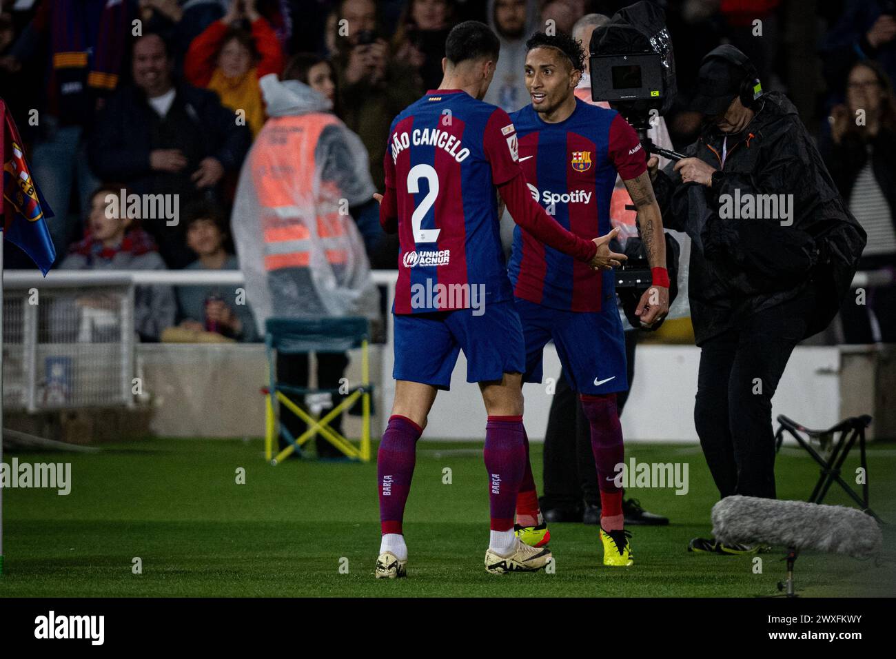 Barcellona, Spagna. 30 marzo 2024. Raphinha (FC Barcelona) festeggia dopo aver segnato il gol della sua squadra con i compagni di squadra durante una partita della Liga EA Sports tra FC Barcelona e UD Las Palmas all'Estadi Olimpic Lluis Companys, a Barcellona, Spagna, il 30 marzo 2024. Foto di Felipe Mondino credito: Agenzia fotografica indipendente/Alamy Live News Foto Stock