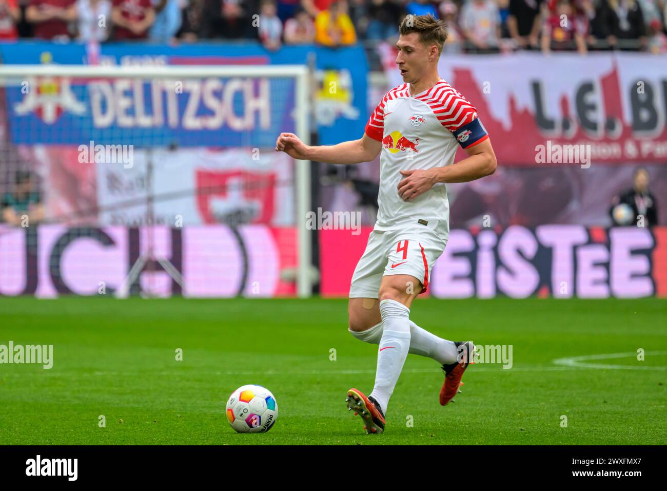 Lipsia, Germania. 30 marzo 2024. Willi Orban (RasenBallsport Leipzig, #04), gioca la palla, RB Leipzig vs Mainz 05, 1a Bundesliga, calcio, DFB, Bundesliga, stagione 2023/2024, red bull arena di lipsia, 30.03. 2024, credito: HMB Media/Uwe Koch/Alamy Live News , Foto Stock