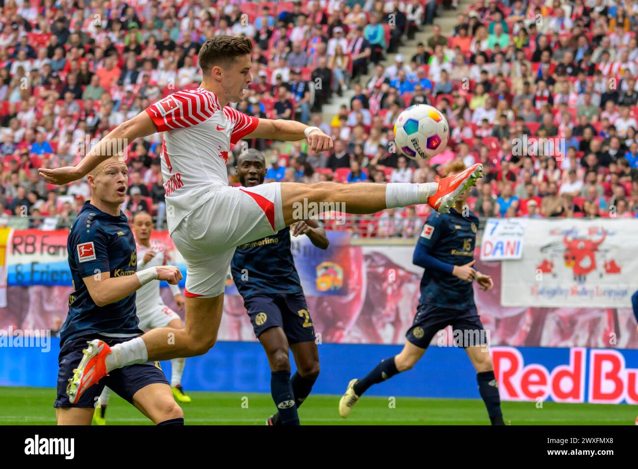 Lipsia, Germania. 30 marzo 2024. Christoph Baumgartner (RasenBallsport Leipzig, #14), gioca la palla, RB Leipzig vs Mainz 05, 1a Bundesliga, calcio, DFB, Bundesliga, stagione 2023/2024, red bull arena di lipsia, 30.03. 2024, credito: HMB Media/Uwe Koch/Alamy Live News , Foto Stock