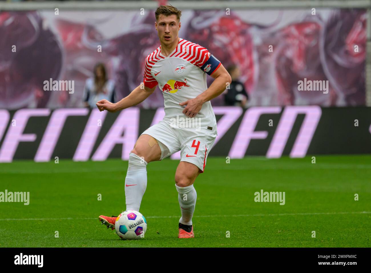 Lipsia, Germania. 30 marzo 2024. Willi Orban (RasenBallsport Leipzig, #04), gioca la palla, RB Leipzig vs Mainz 05, 1a Bundesliga, calcio, DFB, Bundesliga, stagione 2023/2024, red bull arena di lipsia, 30.03. 2024, credito: HMB Media/Uwe Koch/Alamy Live News , Foto Stock