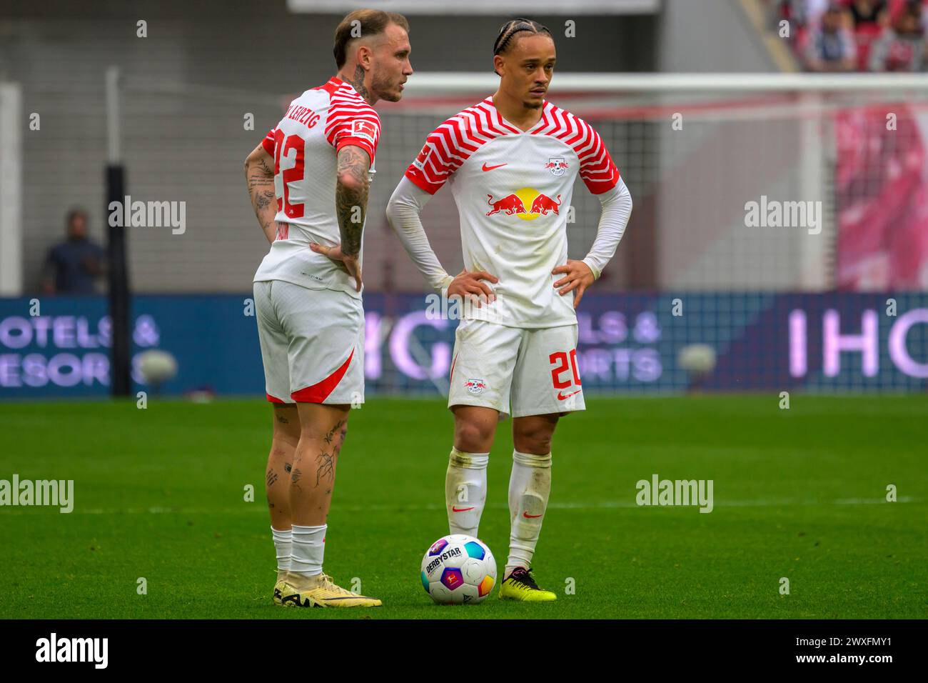 Lipsia, Germania. 30 marzo 2024. f.l. David Raum (RasenBallsport Leipzig, #22), Xavi Simons (RasenBallsport Leipzig, #20), RB Leipzig vs Mainz 05, 1st Bundesliga, Soccer, DFB, Bundesliga, stagione 2023/2024, red bull arena di lipsia, 30.03. 2024, credito: HMB Media/Uwe Koch/Alamy Live News , Foto Stock